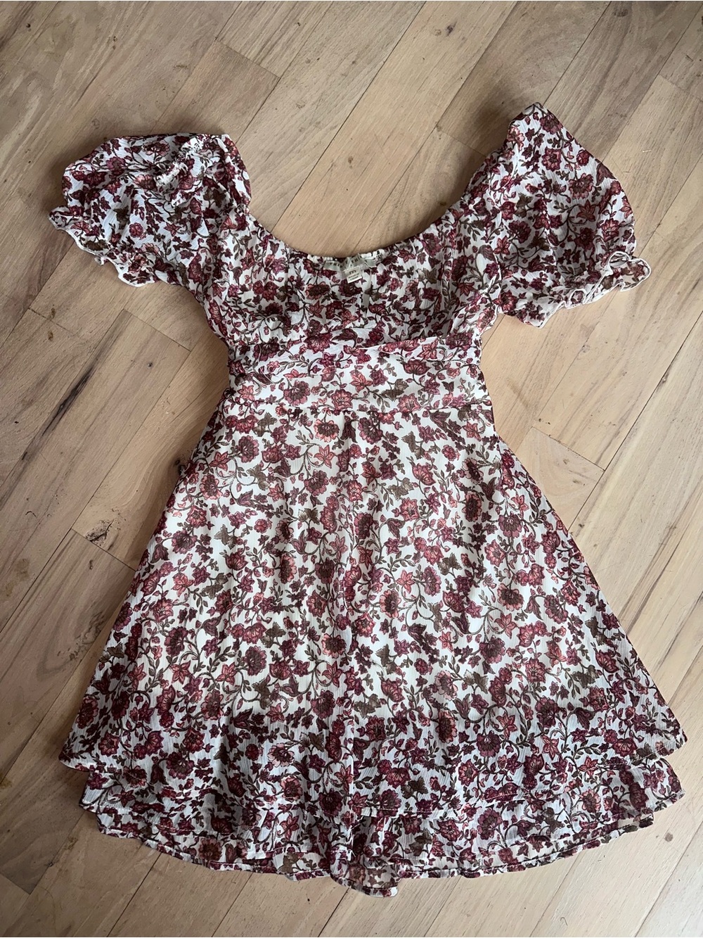 Floral Puff-Sleeve Mini Dress in White and Maroon